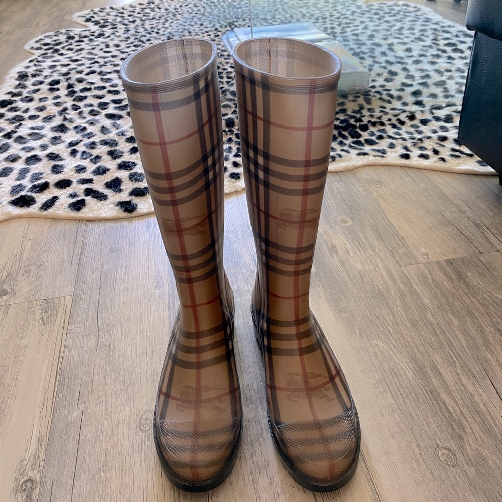 Burberry rainboots